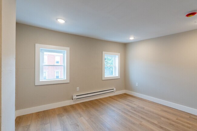 Building Photo - Newly rehabbed 3 bedroom
