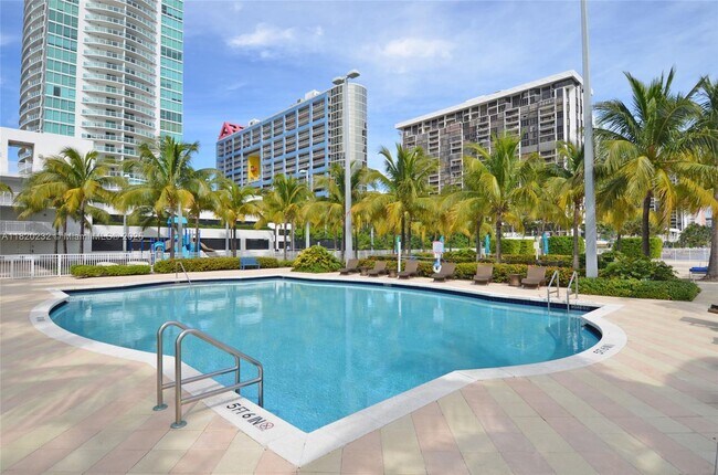 Building Photo - 2101 Brickell Ave
