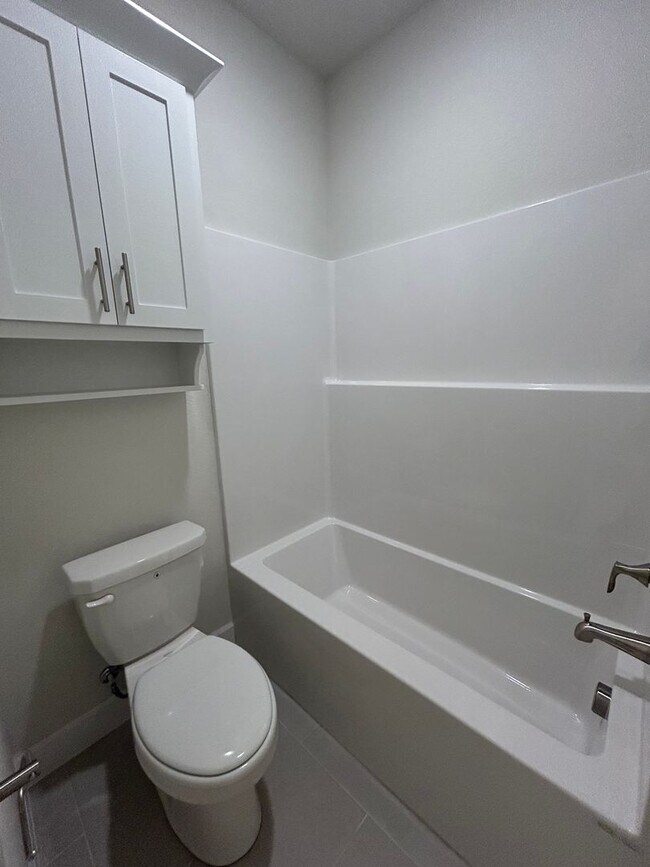 Building Photo - Brand New 4 bed 2.5 bath Modern Build in P...