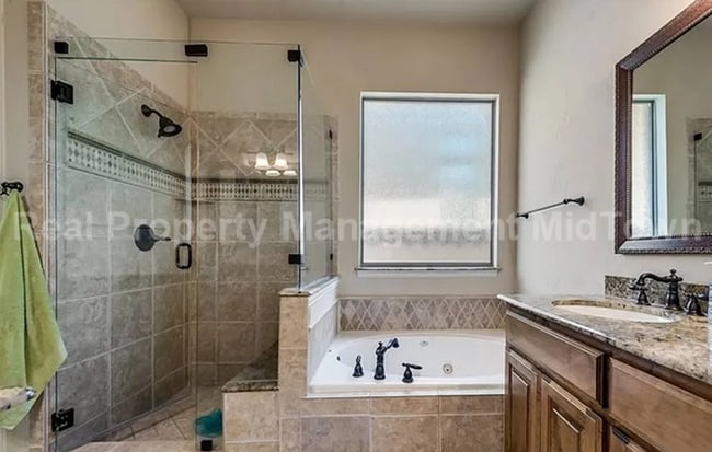 Building Photo - Well-Planned 4BR/3BA—Space for Guests, Off...