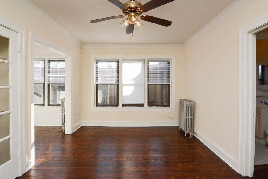 Building Photo - 4646 N Paulina St