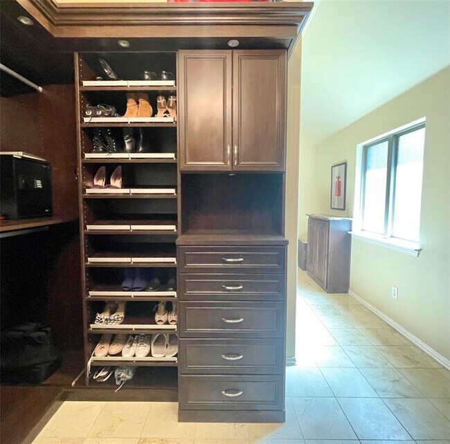 Building Photo - 1406 Rimstone Dr
