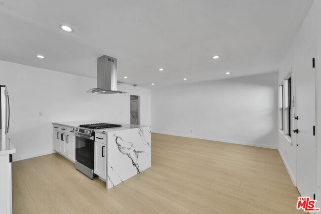 Building Photo - 926 N Spaulding Ave