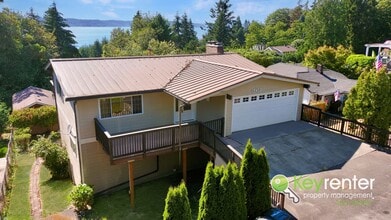 Building Photo - Versatile 5 Bedroom Retreat with Office and Outdoor Living in Burien