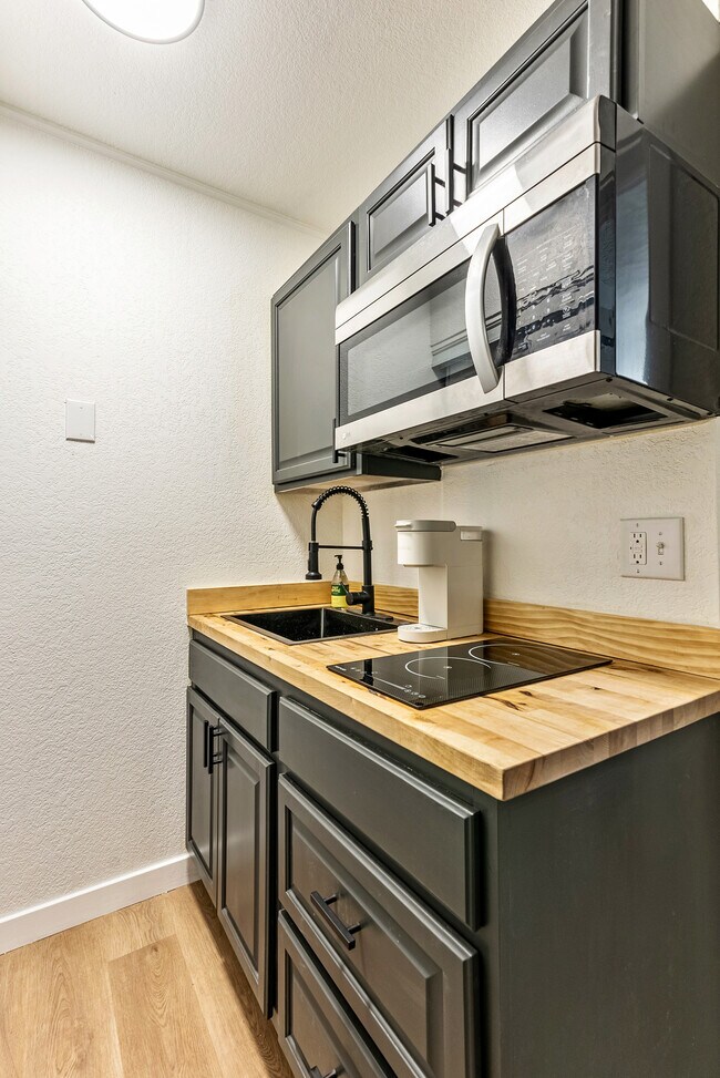 Building Photo - Prospector