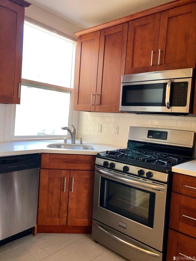 Building Photo - 744 Clementina St