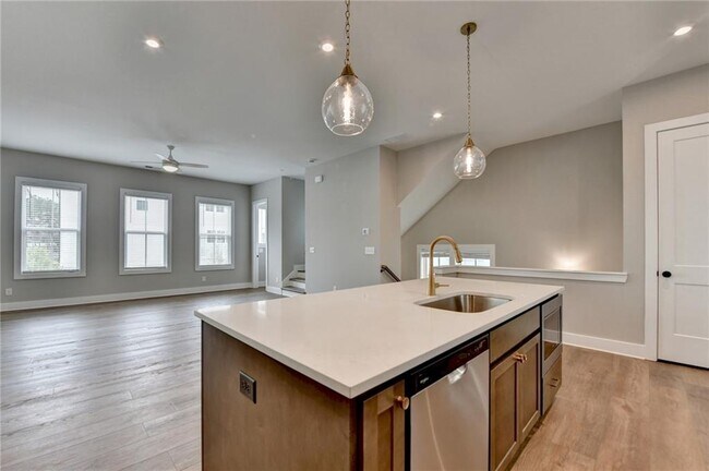 Building Photo - 106 Pinecone Pkwy