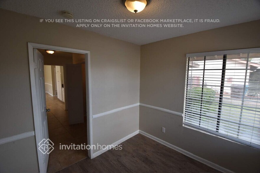 Building Photo - 10058 Julian Dr