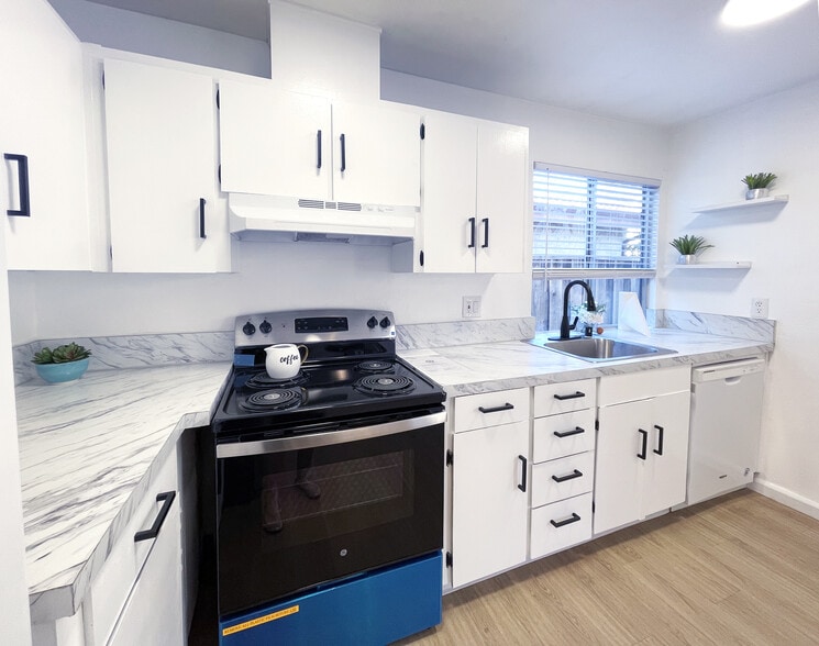 Building Photo - 2365 Fallingtree Dr