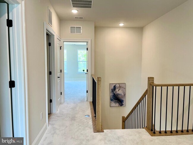 Building Photo - 805 Shay Ct