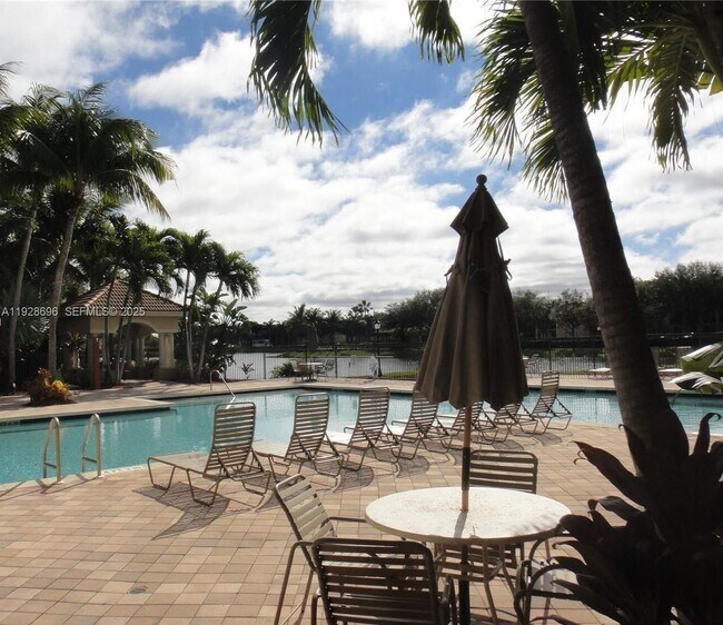 Building Photo - 2406 Centergate Dr