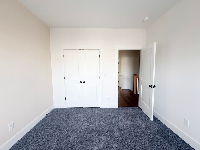 Building Photo - 4-Bedroom HOA Home with Pool Access Near Downtown Cookeville