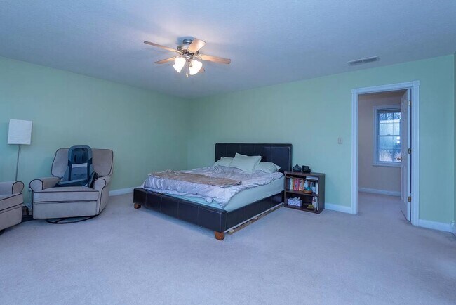 Building Photo - Bright, Spacious Home with Tons of Charm and Comfort