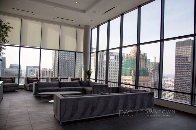 Building Photo - 75 E Lake St