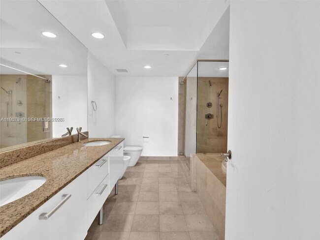 Building Photo - 17201 Collins Ave