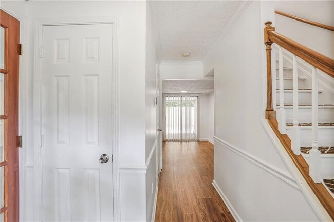 Building Photo - 571 Aberdeen Dr
