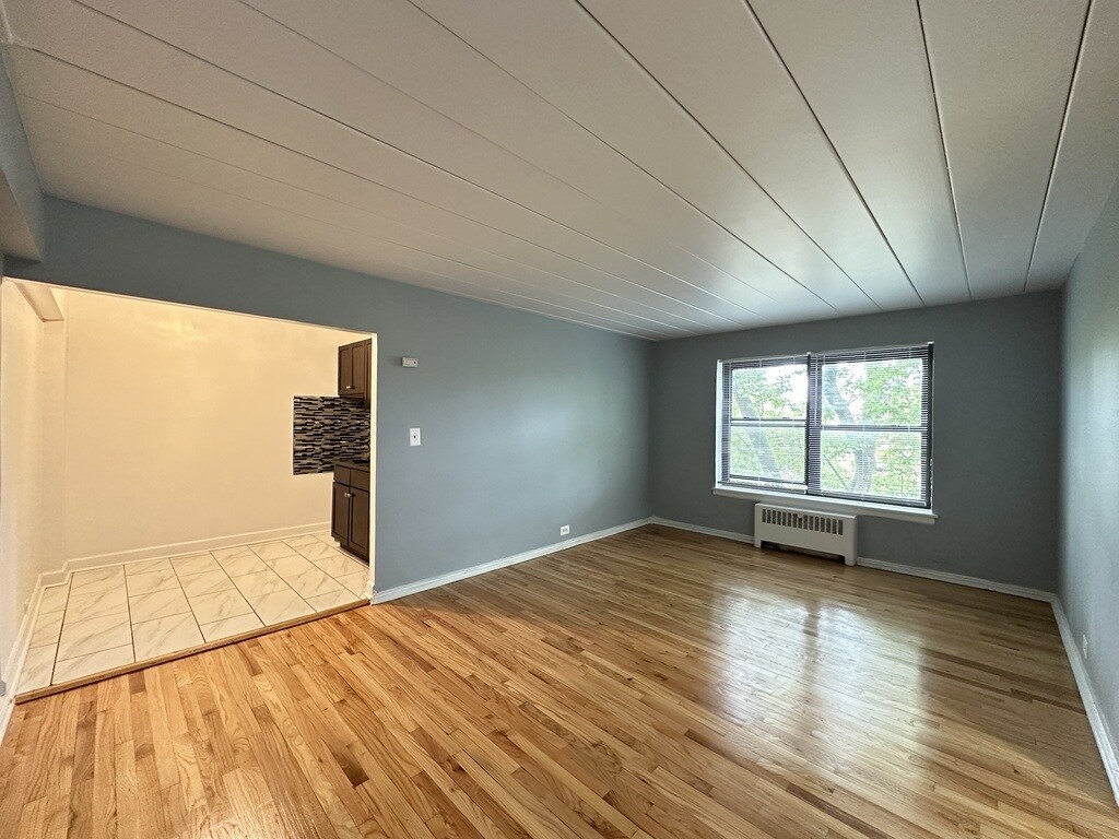 Building Photo - 1360 W Touhy Ave