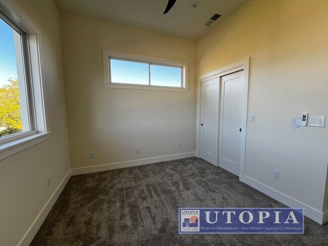 Building Photo - Beautiful 3 Bedroom, 3 Bathroom Duplex Unit Located on the Upper Westside of Santa Cruz. Brand ne...