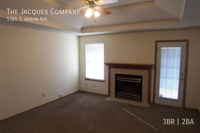 Building Photo - Very Clean 3 Bedroom 2 Bath 2 Car Garage V...