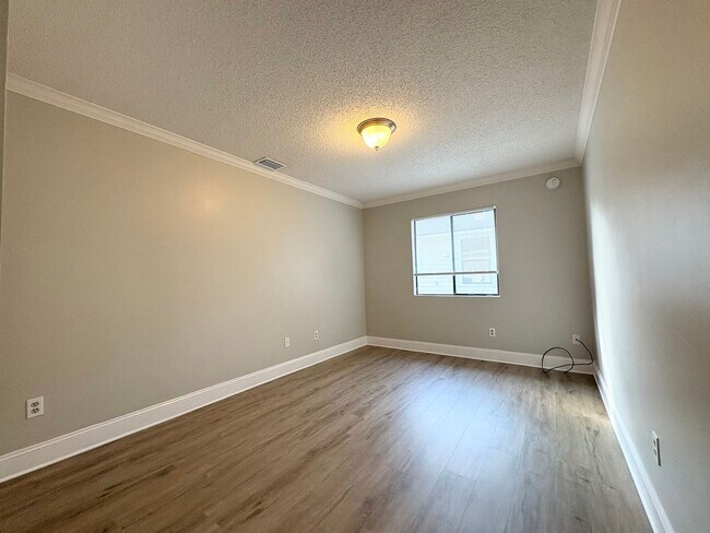 Building Photo - Cute 3B/2B Home in Hidden Lakes - Community Pool