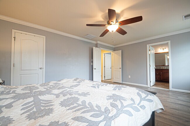 Building Photo - 15446 Painters Cove Way