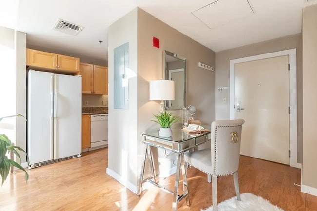 Building Photo - Modern Rental Unit in Prime West End / North Station Location