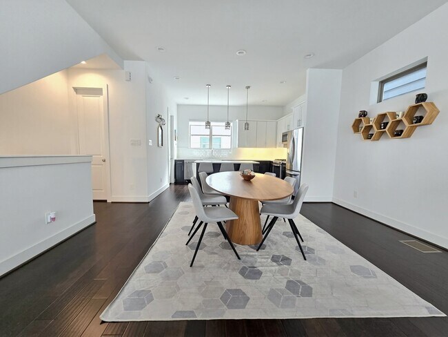 Building Photo - 2613 Hutchins St