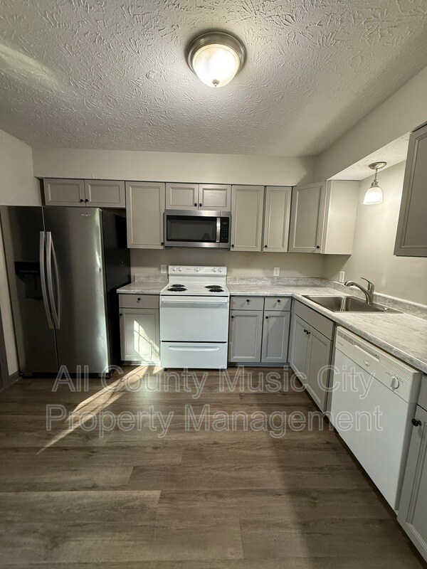 Building Photo - 3122 Creekwood Dr