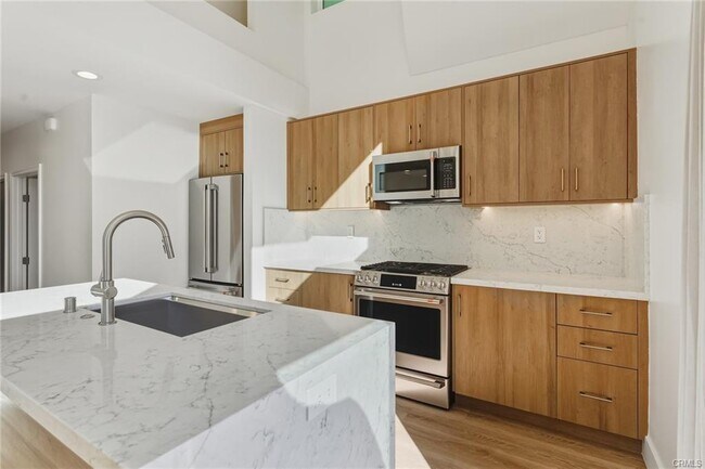 Building Photo - 6200 Woodlake Ave