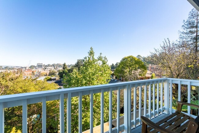 Building Photo - Beautiful Home In Martinez Hills