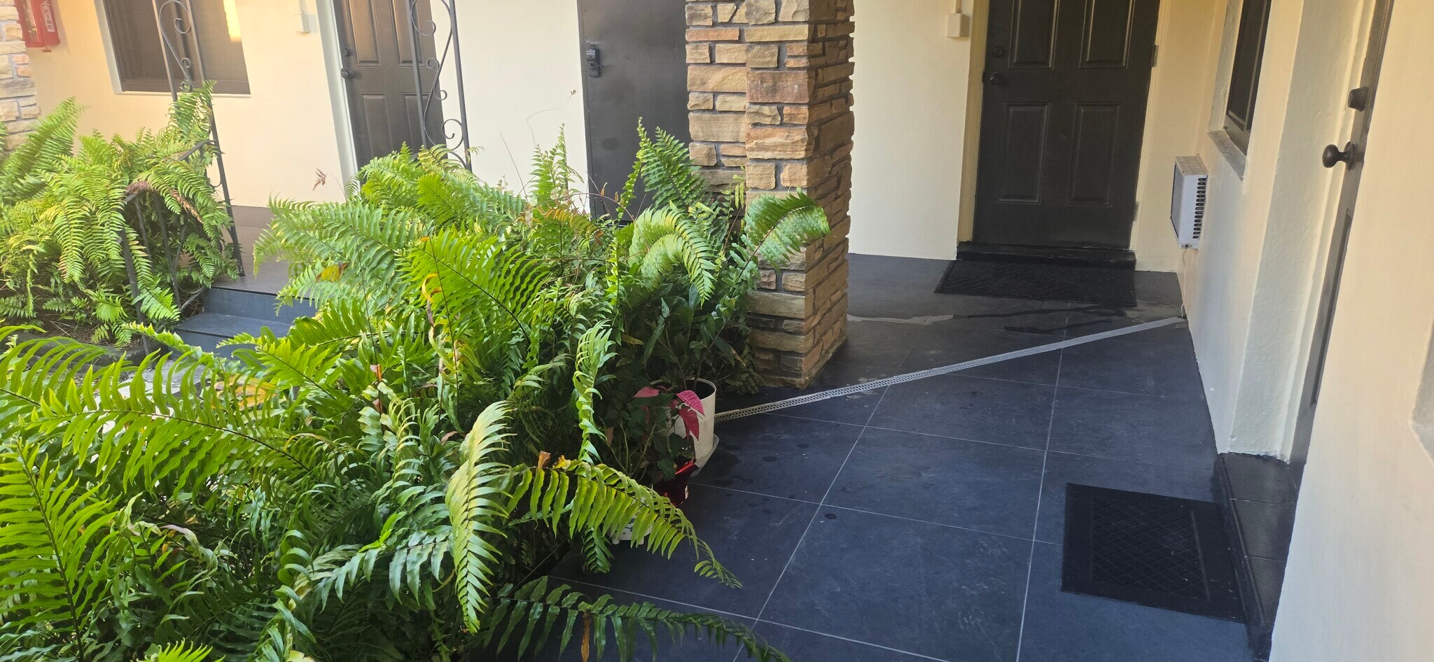 Building Photo - 515 S 20th Ave