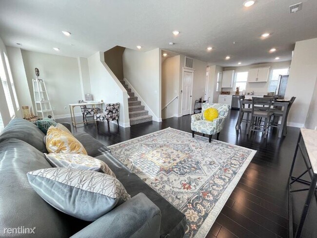 Primary Photo - 3 br, 2.5 bath Townhome - 13174 Lincoln Rd