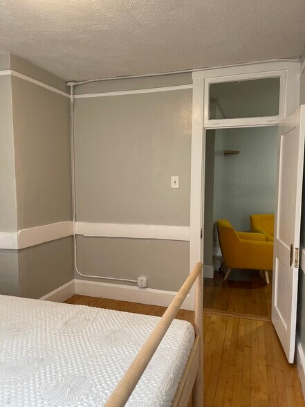 Building Photo - 161 Endicott St