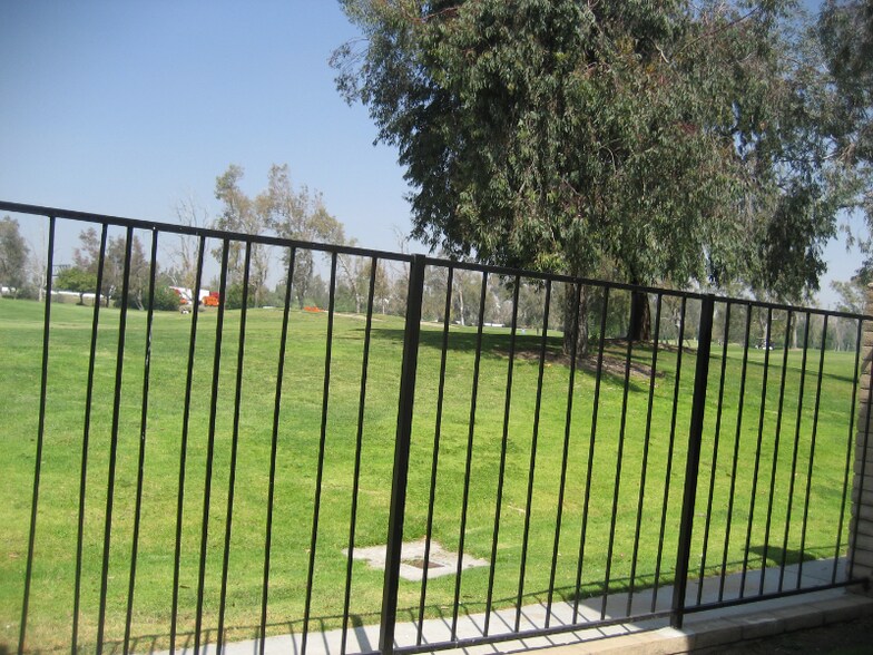 Building Photo - 3232 Little Mountain Dr