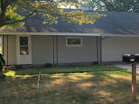 Building Photo - 213 N Pine St