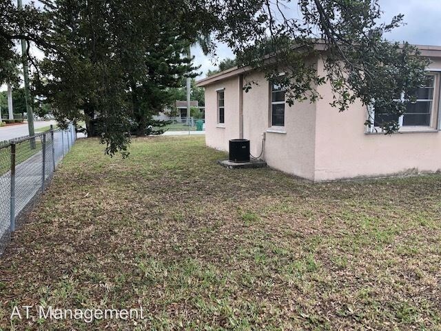 Building Photo - 5 br, 2 bath House - 3801 NW 4 PL