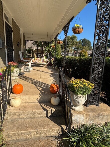 Building Photo - 1570 Linden Ave