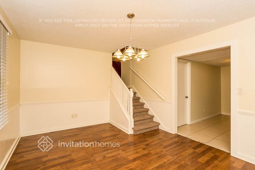 Building Photo - 3258 Village Glen Dr SW