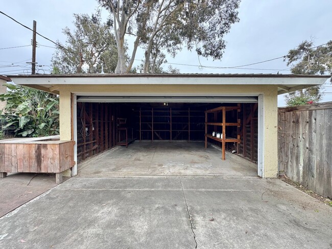 Building Photo - Beautiful 3Bd/1.5Ba Available In Santa Ana