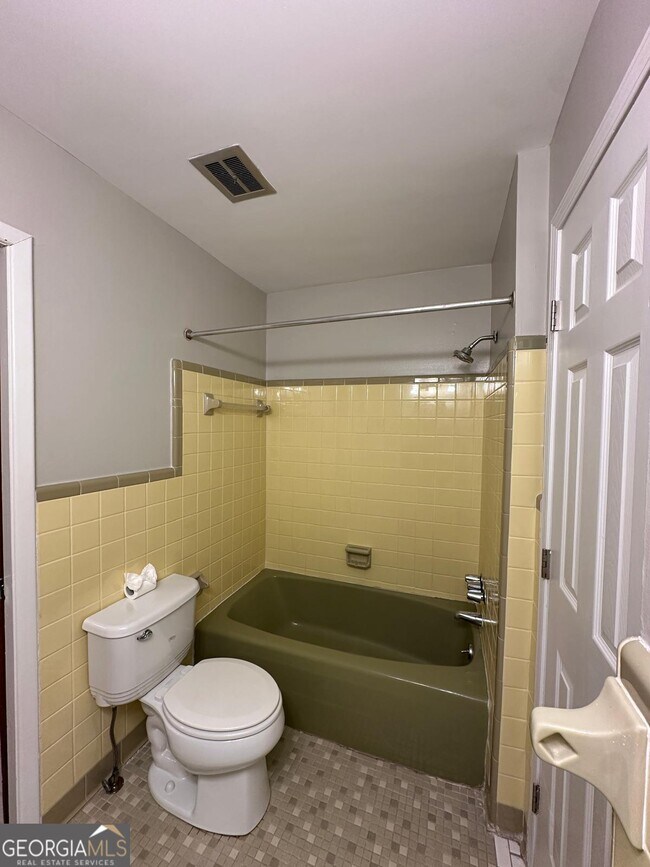 Building Photo - 115 Peyton Rd SW