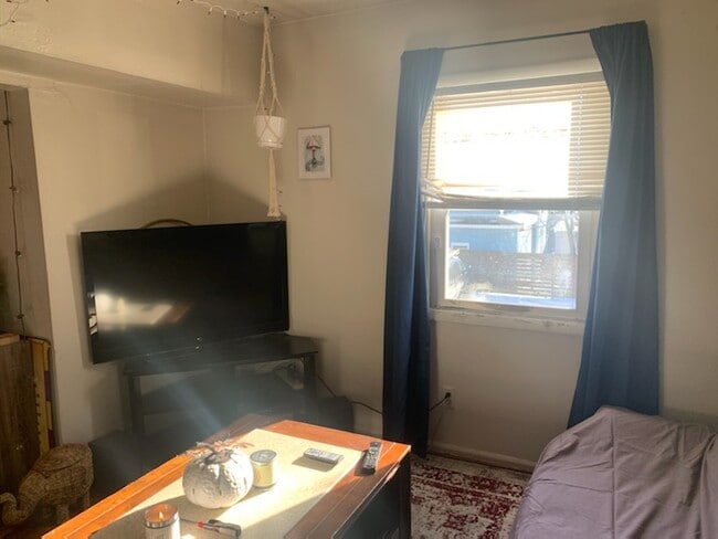 Building Photo - 516 Monroe St