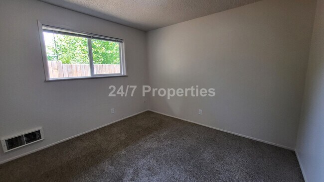 Building Photo - 2023-12573MF