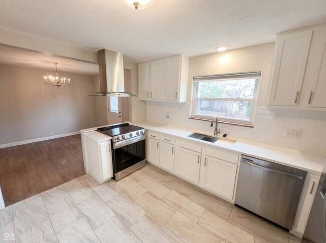 Building Photo - 10209 Broadway St