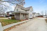 Building Photo - 208 W Chestnut St