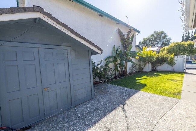 Building Photo - Charming Niles District Home with Private ...