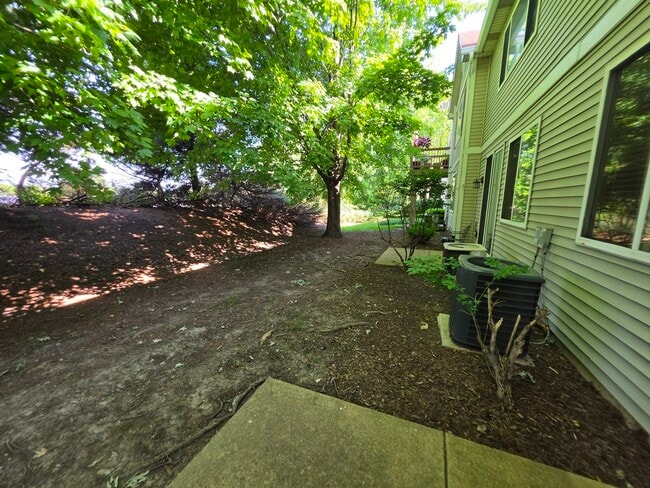 Building Photo - 3045 Kentshire Cir