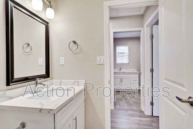 Building Photo - 681 S 13th St