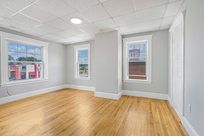 Building Photo - 423 Park Ave