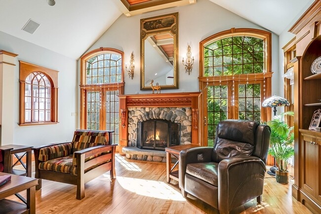 Building Photo - 3 W Hollow