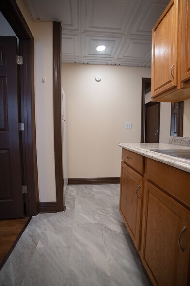 Building Photo - 121 N 38th Ave